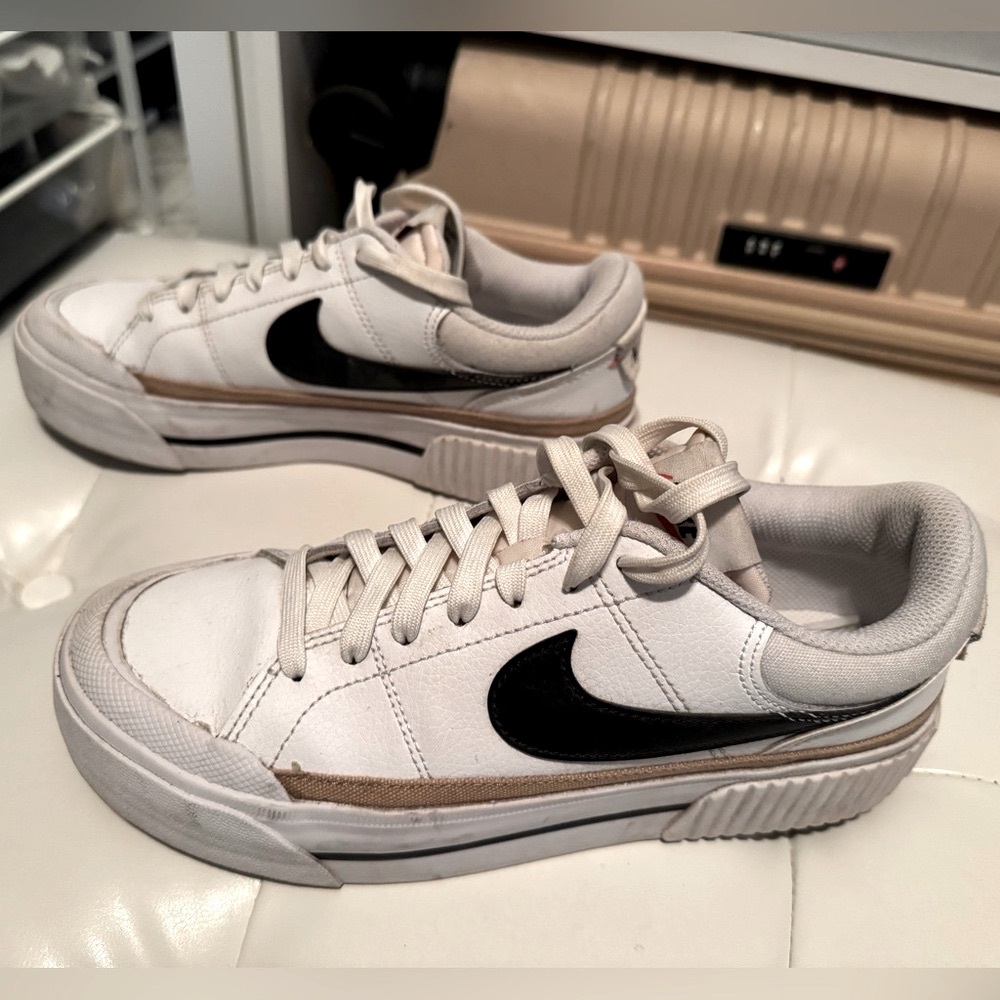 Nike White and Black Casual Sneakers